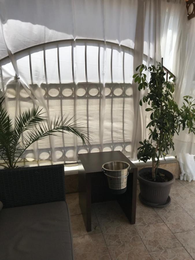 White Rose Guest Rooms Burgas City Exterior foto